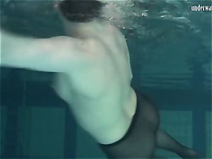 Lozhkova in witness thru cut-offs in the pool